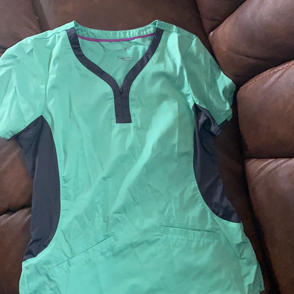 Healing hands top